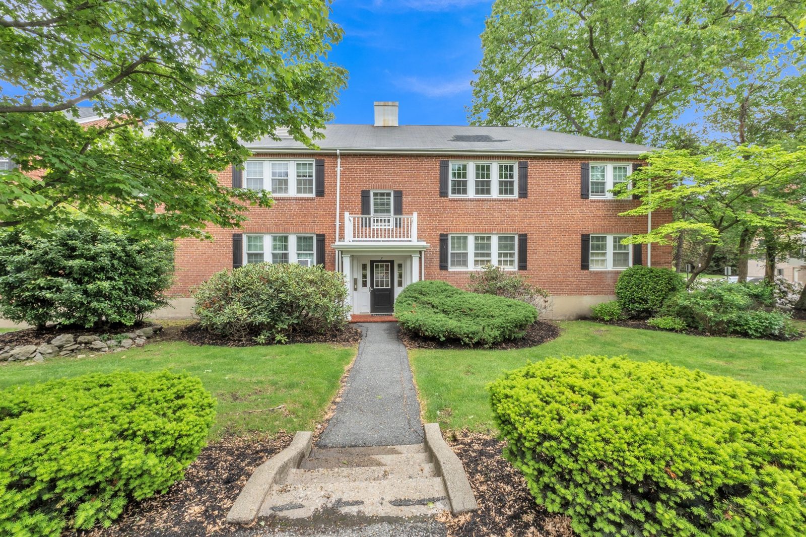 Hammond Pond Parkway, Unit 1, Newton.